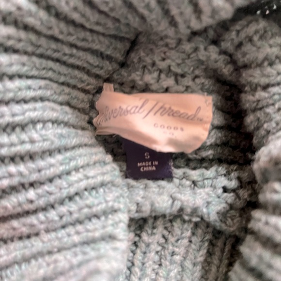 Universal Thread - Picture 2 of 2